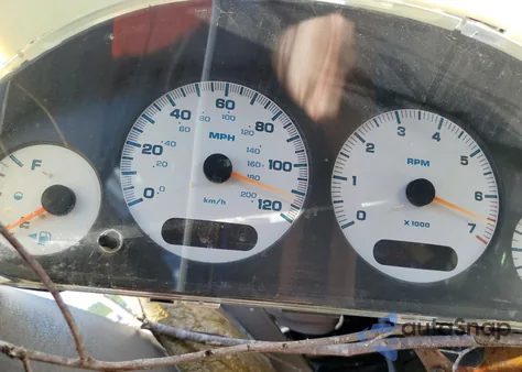 2001 Chrysler Voyager z USA, uszkodzony, nr VIN 1C4GJ25371B275512